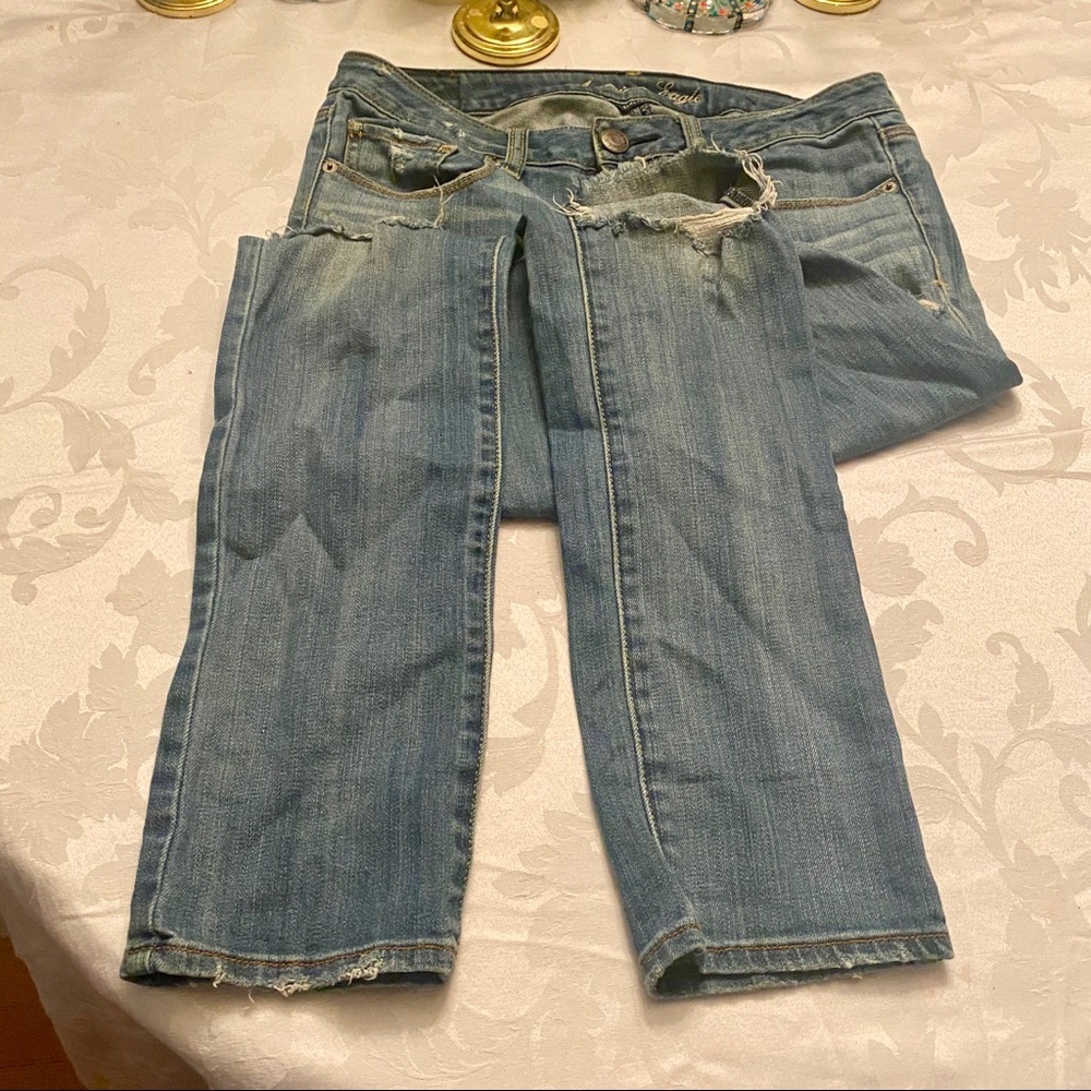 Sz 6 American Eagle skinny destroyed